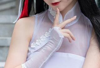 樱落Selena的合集里，圣路易斯礼服不仅仅是穿搭，更像是隐秘的故事在流淌。