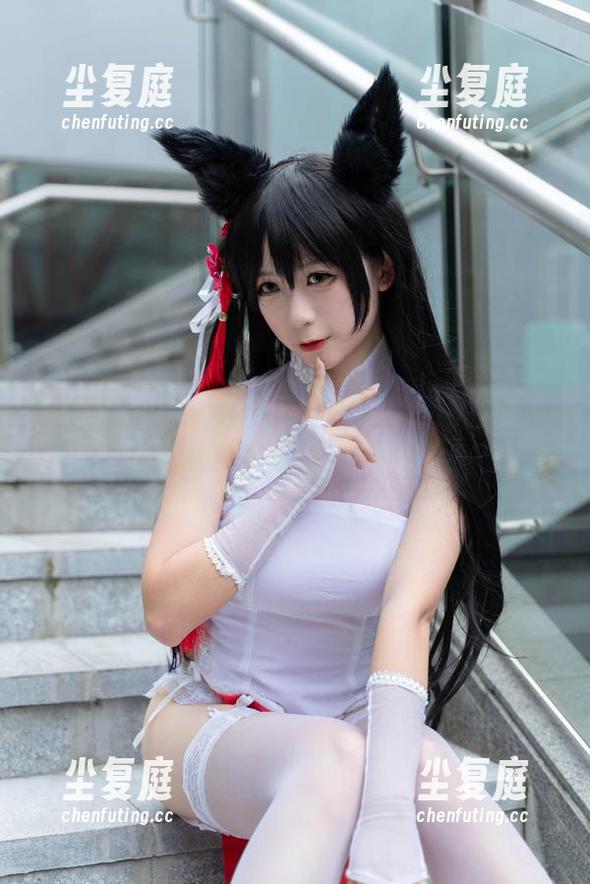 樱落Selena的合集里，圣路易斯礼服不仅仅是穿搭，更像是隐秘的故事在流淌。