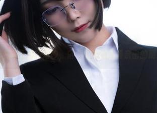 无圣光的汪知子婚纱，俗气和普通是最亲密的朋友。
