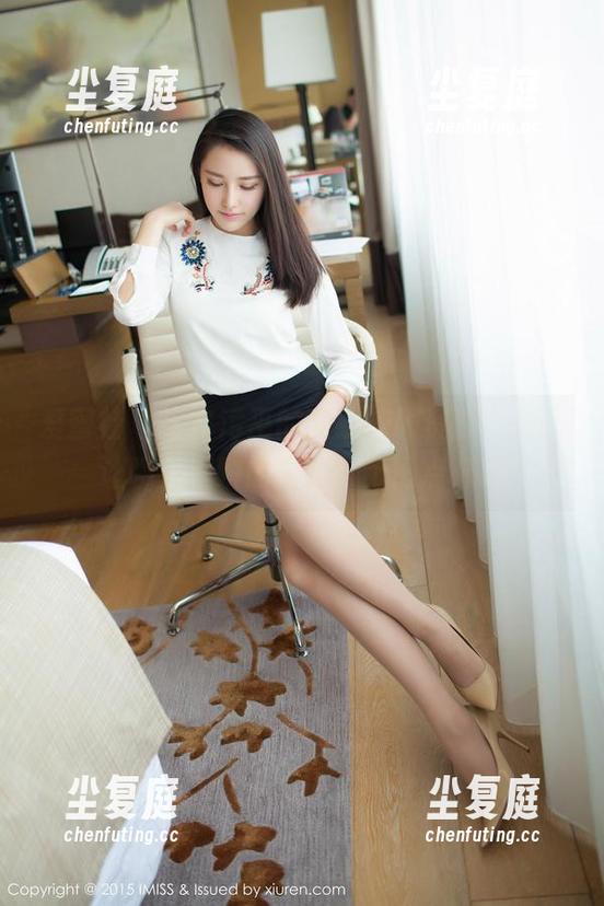 爱蜜社-格格污巫 爱蜜社 - 格格污巫的在线校服资源,保证让聊天框瞬间精彩!记得点开哦