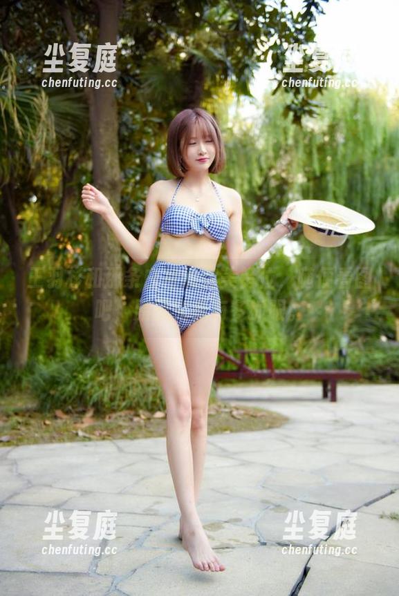 王羽杉 王羽杉和那条白裙的完美错位,随便看图吧,原图究竟有多抓眼。