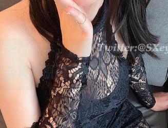 不管三七二十一，眼酱大魔王w的Fantia23年合集和原图，直接让我感叹不已。