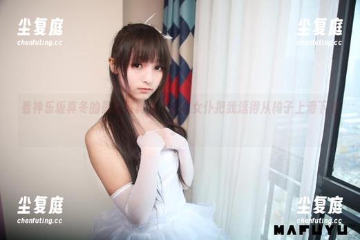 神乐坂真冬 看神乐坂真冬的最新写真集,熊猫女仆把我逗得从椅子上滑下来了!