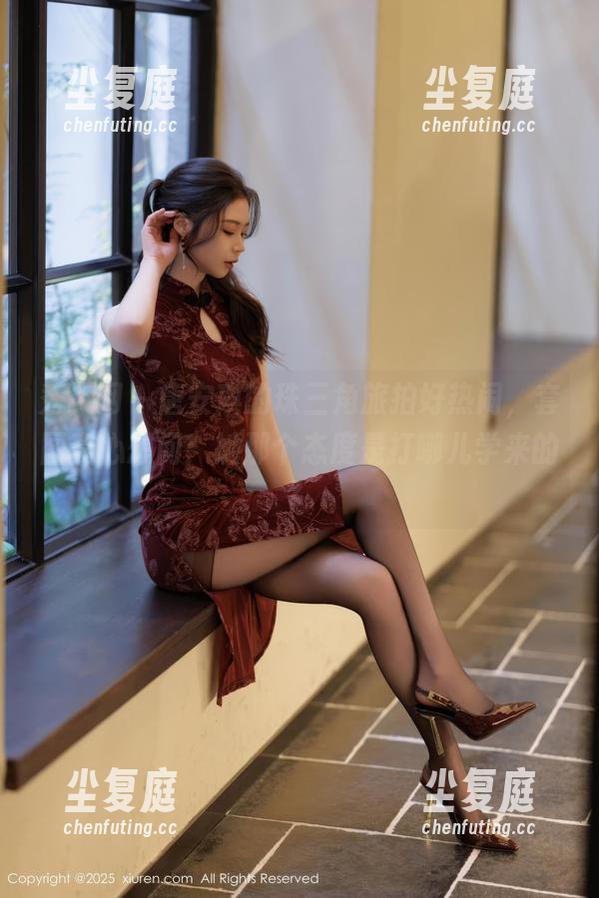 秀人网-唐安琪 秀人网 - 唐安琪的珠三角旅拍好热闹,套图真心想问:她那个态度是打哪儿学来的?