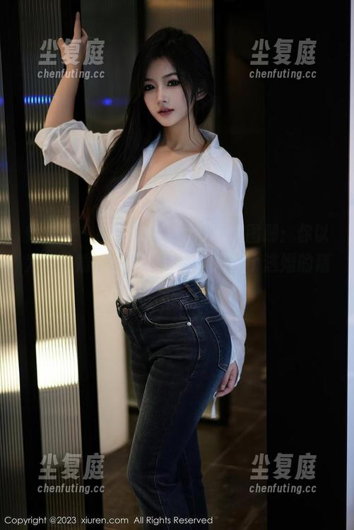 秀人网-娜娜baby 秀人网 - 娜娜baby婚纱高清图册:你以为她是婚礼公主,结果她只是个逃婚的精灵。
