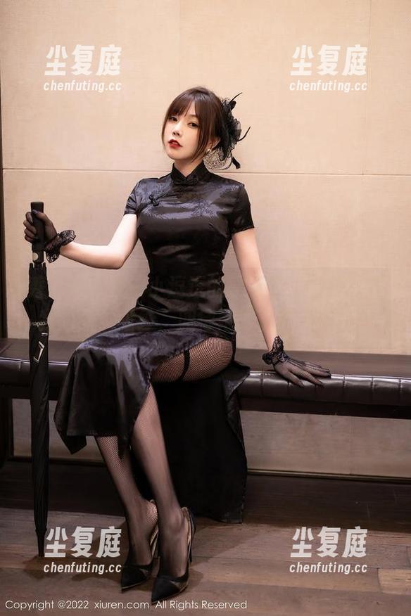 秀人网-小逗逗 秀人网 - 嗯…小逗逗的“无圣光”制服让我想到了婚纱,期待她的下一步作品?