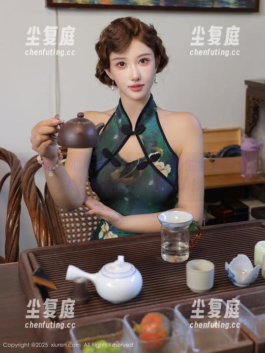 秀人网-李丽莎 秀人网 - 敢不敢信这是李丽莎的全套死库水?看完图片我逃跑了!