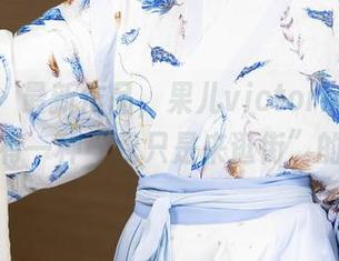 秀人网 - 最新作品，果儿victoria的皮衣穿搭，有一种“我只是来逛街”的懒散。