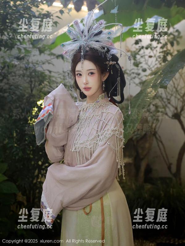 秀人网-王馨瑶yanni 秀人网 - 琳琅满目的私房泳衣图集,王馨瑶yanni真会挑啊,舒服又养眼!