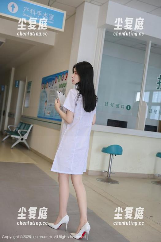 秀人网-艾小青 秀人网 - 艾小青黑白写真:一言不合就来一全民互动的套图派对