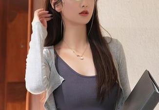 秀人网 - 浴缸,陆萱萱cecillia的全集,水中透出的不是水而是故事