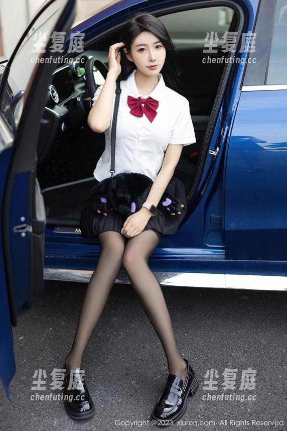 秀人网 - 这套雨儿baby少女合集，得了吧，我要把她的壁纸贴满墙。