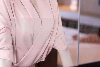 秀人网 - 谁说当厨娘只会做饭？鹿小茜免费带你进入她的美食字符串下载中！