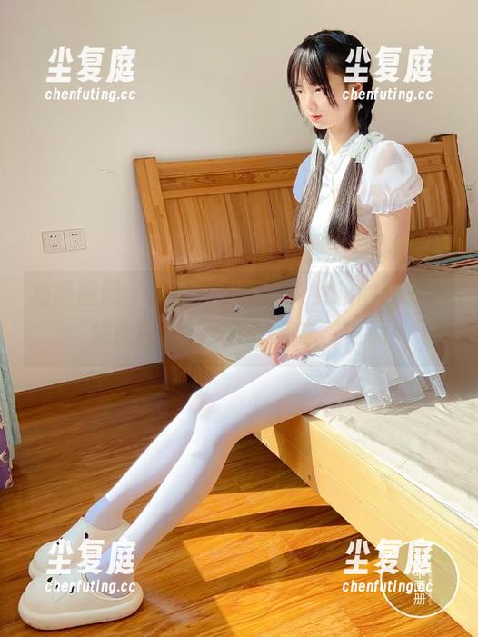 稚乖画册-赤西夜夜 稚乖画册 - 赤西夜夜写真:女孩的旋转,如此轻盈,好像已经忘了时间