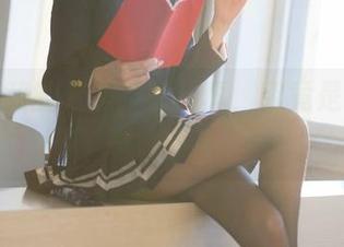 翎柒菜菜的暗黑护士写真，究竟是救赎还是放逐呢？