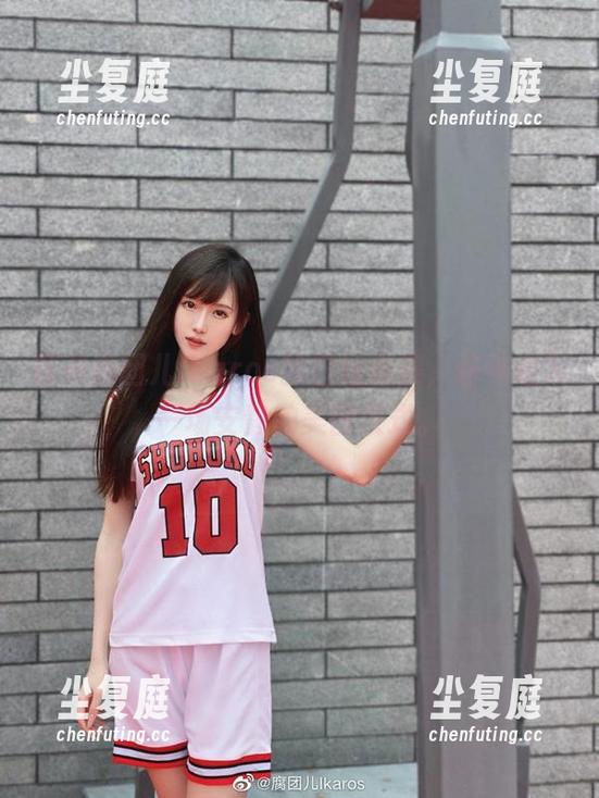 腐团儿Ikaros 打开腐团儿Ikaros的白丝合集,仿佛走入一场安静的美图仪式。