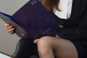 花漾show - 电光石火间的Angela小热巴在线户外，有些“不小心”变身了呢。