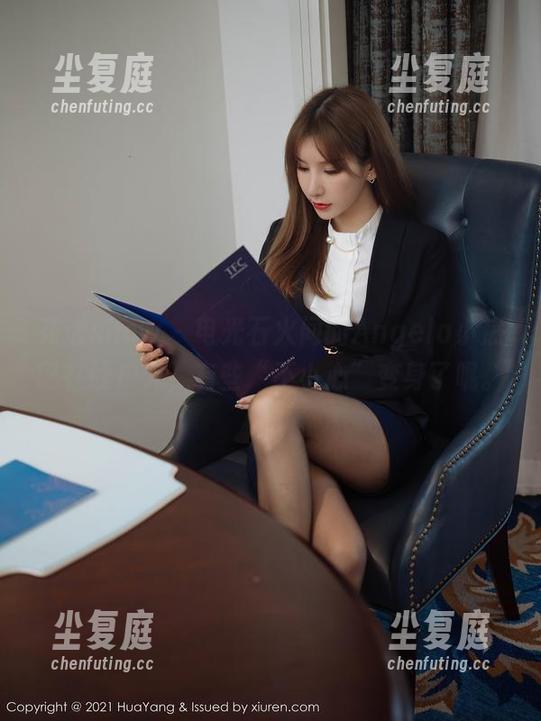 花漾show-Angela小热巴 花漾show - 电光石火间的Angela小热巴在线户外,有些“不小心”变身了呢。