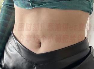 微密圈 - 套图时刻！葱油饼er变身黑白女仆，分享这个小秘密给你们