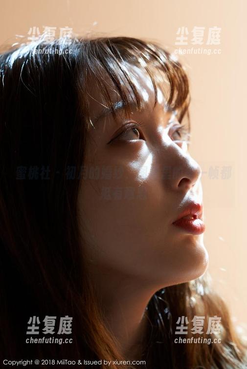 蜜桃社 - 初月的婚纱，图集里的每一帧都挺有意思