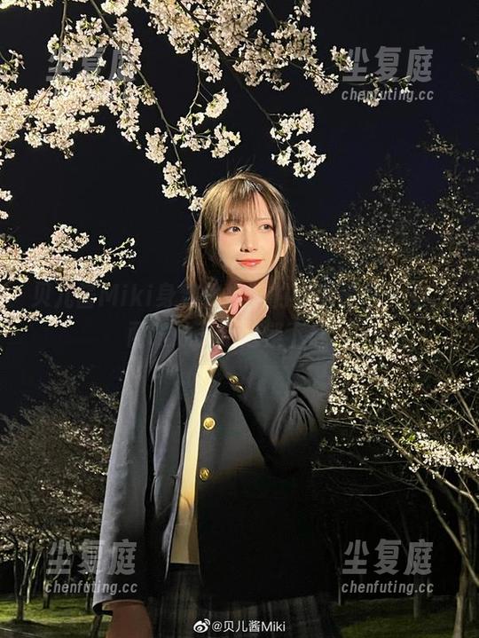 贝儿酱Miki 贝儿酱Miki身穿体操服的写真值得一看,两眼放光后赶紧下载!