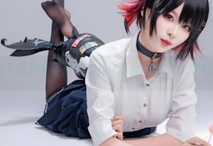 沙滩比赛中的轩萧学姐，定制作品能不能阻挡淘气的海浪？