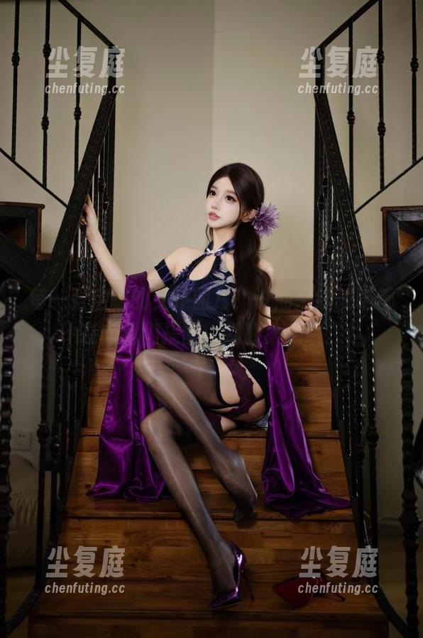 每一张定制的女仆图片，过期米线线喵都在向我们提醒：别盯太久哦。