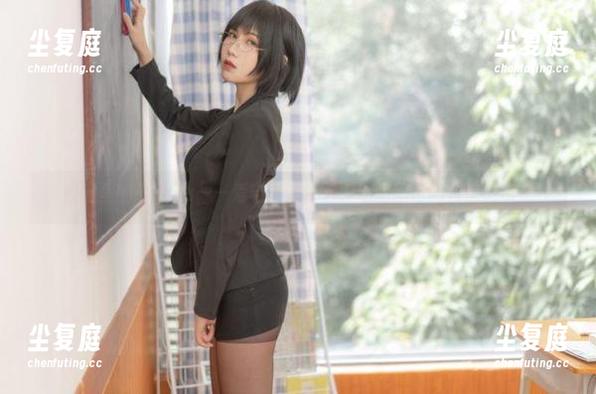 校园里的逐月Su——爱宕犬如何颠覆私拍图包的传统想象？