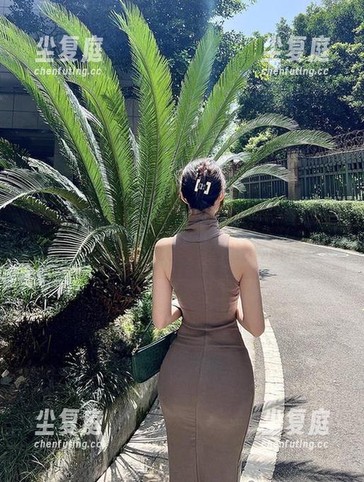 微密圈 - 分享一下，陈妮妮UNI的灰色油丝写真，难道我也该试试这种风格？