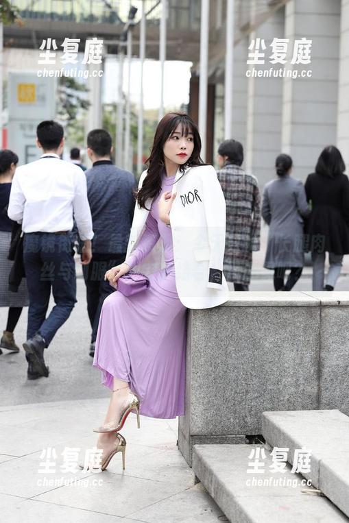 魔镜街拍 魔镜街拍!最新资源:今天只说“长腿肉丝与制服”的完美结合,没意见吧?