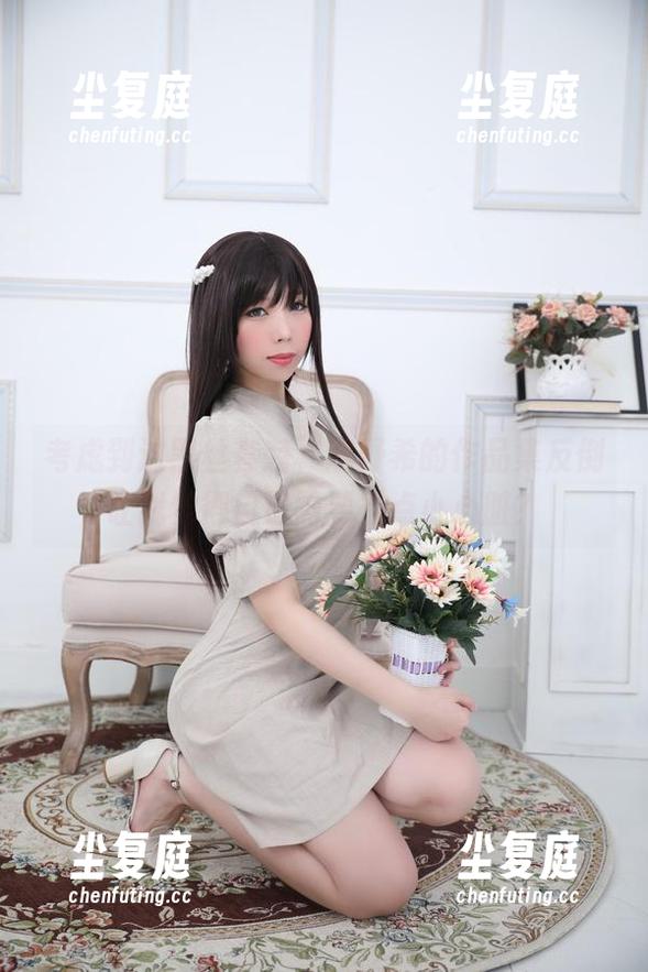 考虑到这黑丝套装，鹿野希的作品集反倒让我觉得自己需要备点小心脏？