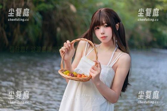 黏黏团子兔 请注意!这波最新美图:黏黏团子兔变身御姐,感觉一边喝茶一边陷入迷雾…