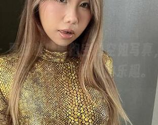 微密圈 - 更新啦！黑饱宝的空姐写真，带你领略另一种“飞翔”的乐趣。